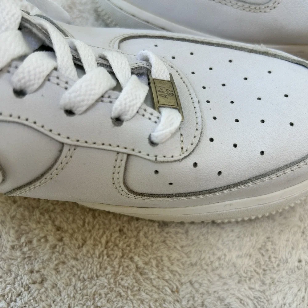 Nike Air Force 1 Triple White Low 
